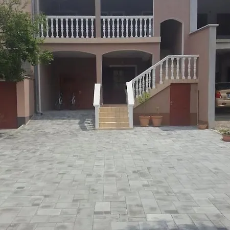 11683b Apartment
