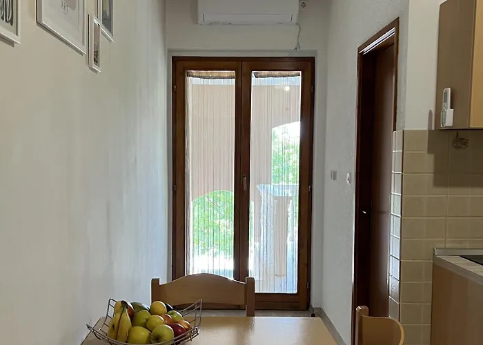 11683b * Starigrad Paklenica